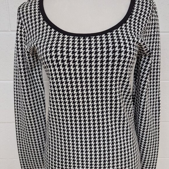 NWOT White House Black Market Houndstooth Sweater, Medium - Picture 2 of 5
